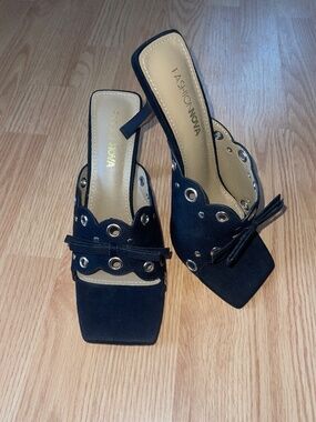 NWOT Fashion Nova Black Square Toe Slip On Heeled Sandals with Bow Size 8.5